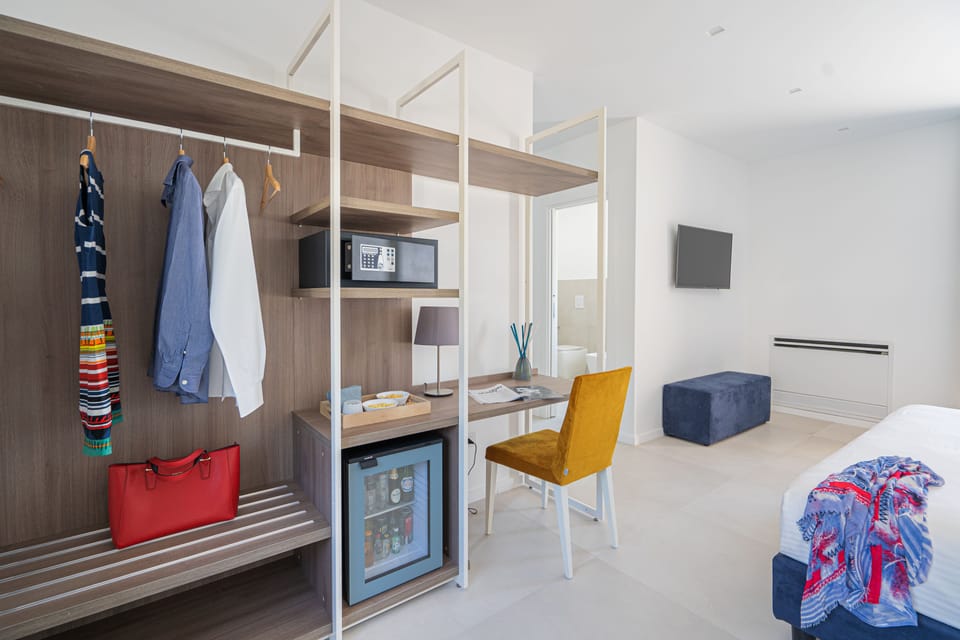 Junior Studio Suite | Down comforters, minibar, in-room safe, blackout drapes