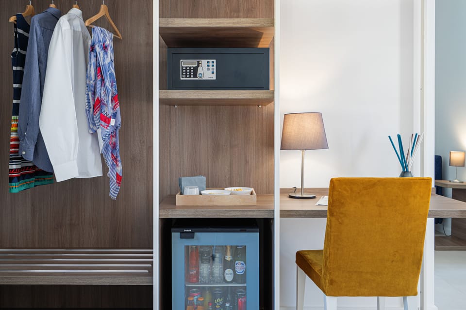Junior Studio Suite | Down comforters, minibar, in-room safe, blackout drapes