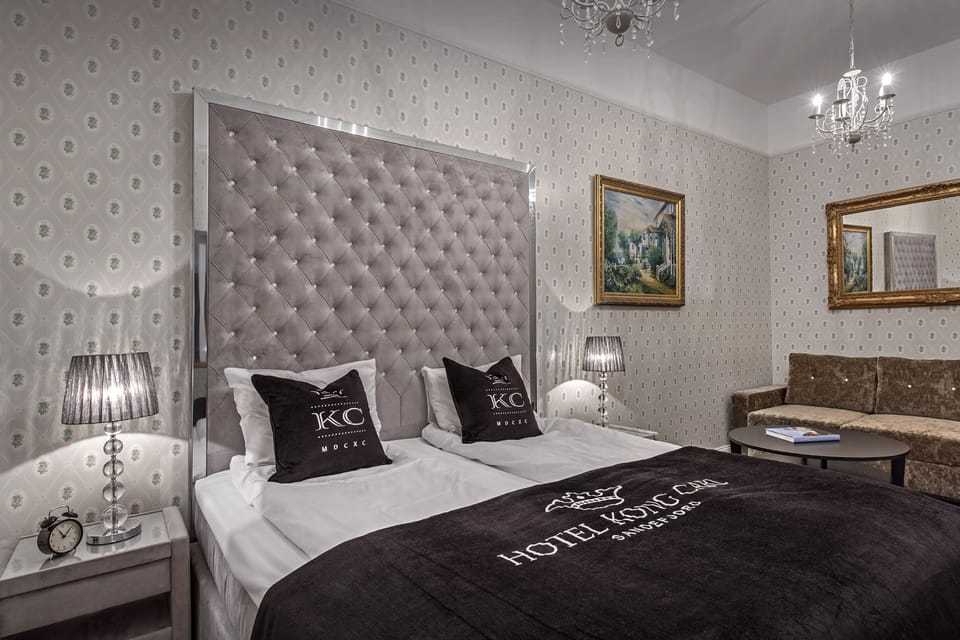 Deluxe Double Room, 1 Double Bed | Premium bedding, minibar, desk, laptop workspace
