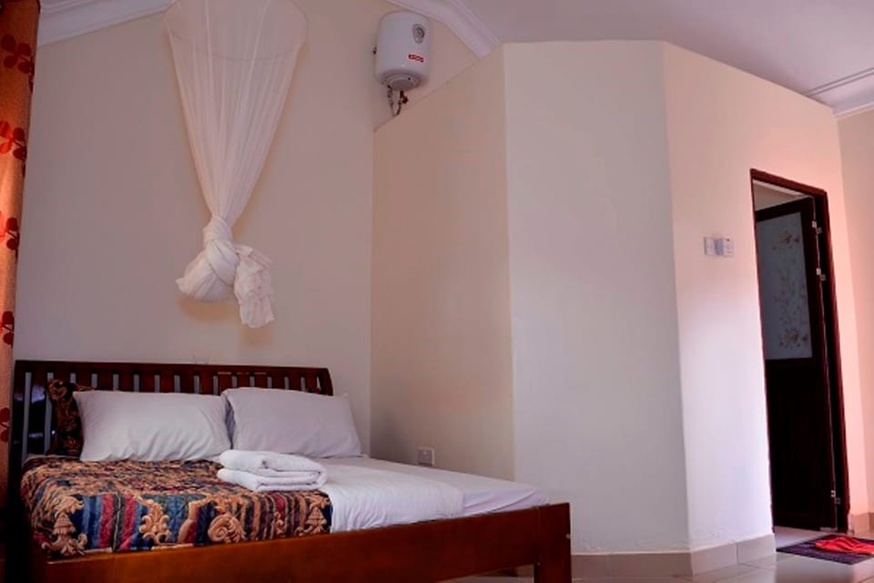 Deluxe Double Room | Individually decorated, individually furnished, blackout drapes