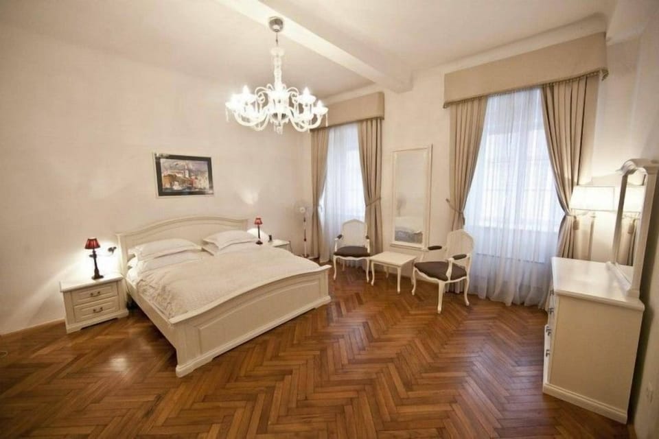 Egyptian cotton sheets, premium bedding, down comforters, minibar