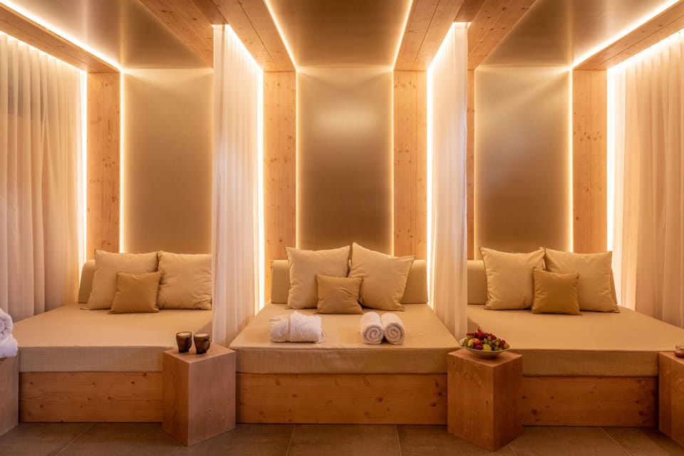 Sauna, hot tub