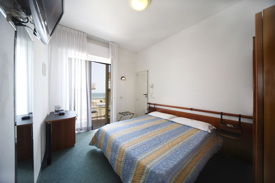 Premium bedding, in-room safe, desk, free WiFi