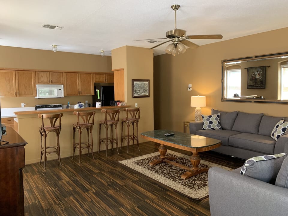 Standard Suite, Multiple Beds, Non Smoking (Guadalupe Suite) | In-room dining