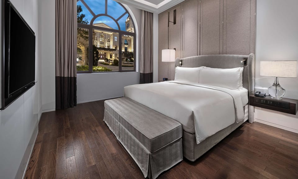 Suite, 1 Bedroom | Down comforters, minibar, in-room safe, desk