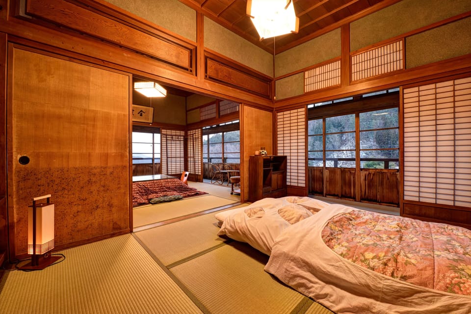 Deluxe Room, Non Smoking, Mountain View | Down comforters, free WiFi, bed sheets
