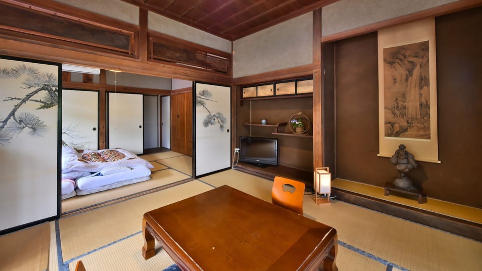 Family Room | Down comforters, WiFi (free), individually decorated