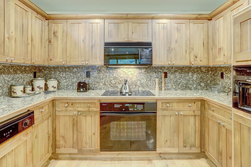 Condo, 2 Bedrooms | Private kitchen | Fridge, oven, coffee/tea maker, toaster