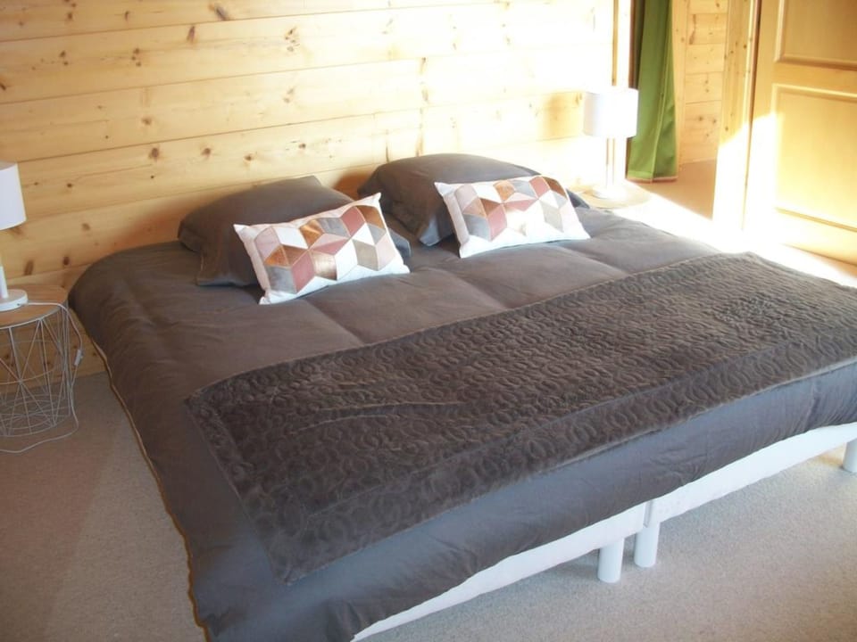 Individually decorated, individually furnished, free WiFi, bed sheets