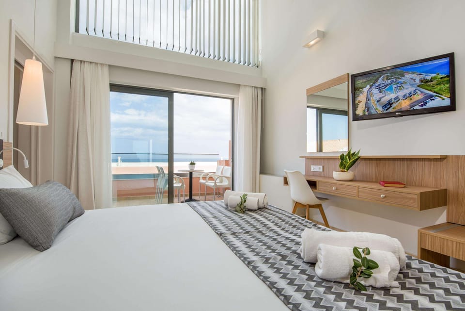 Superior Two Bedroom Apartment | Blackout drapes, soundproofing, free WiFi, bed sheets