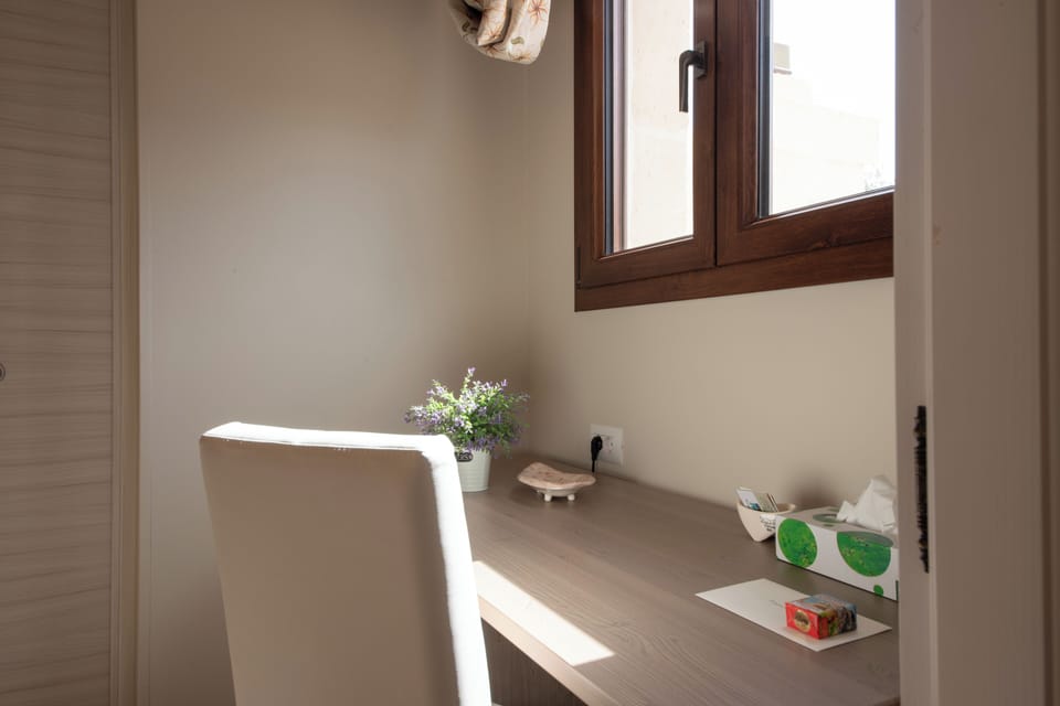 Traditional Villa | Minibar, in-room safe, desk, blackout drapes