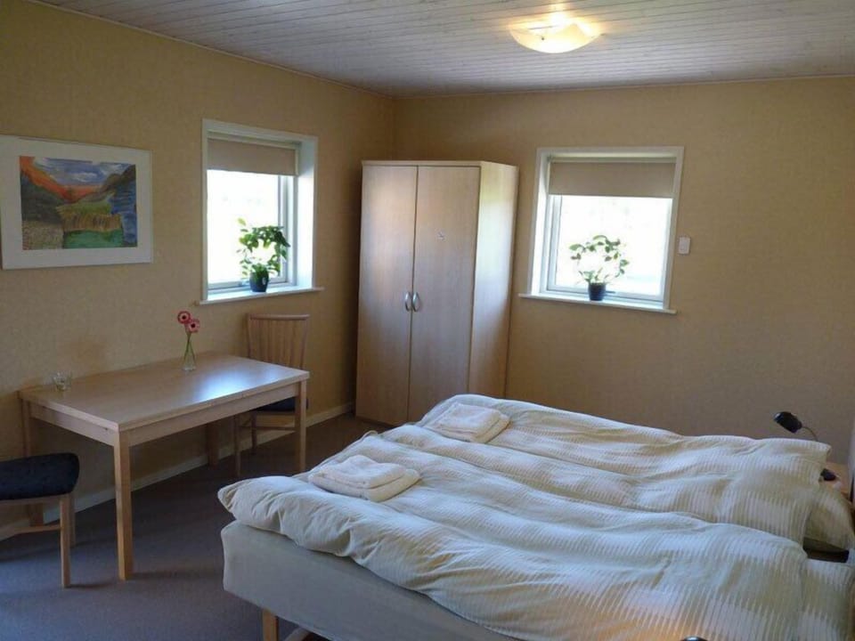 Free WiFi, bed sheets