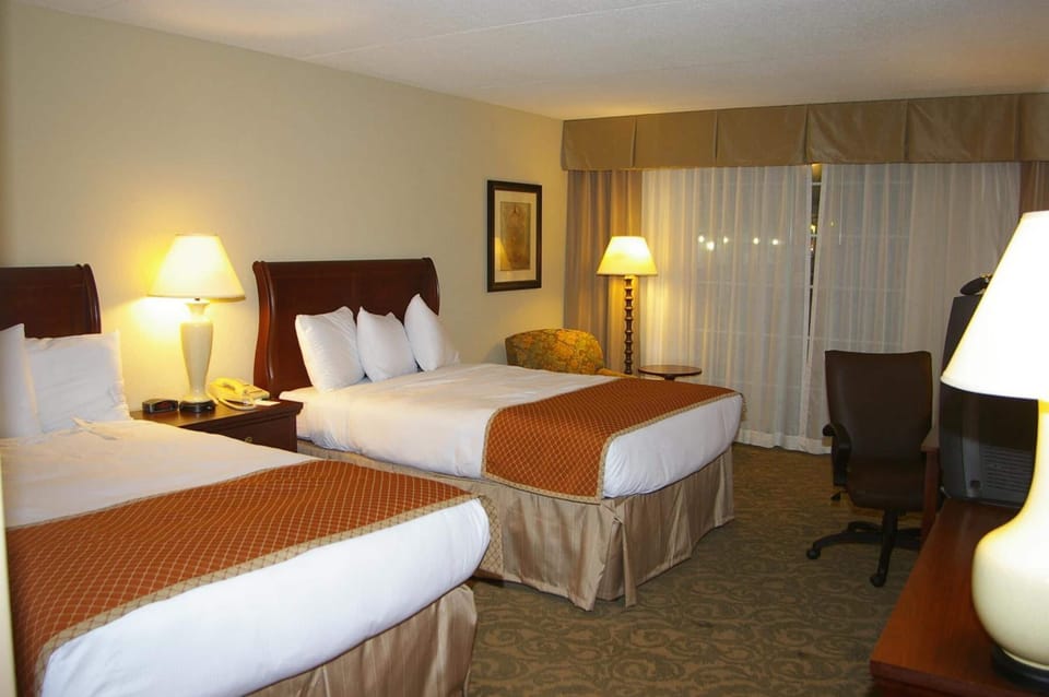 Egyptian cotton sheets, premium bedding, down comforters, desk