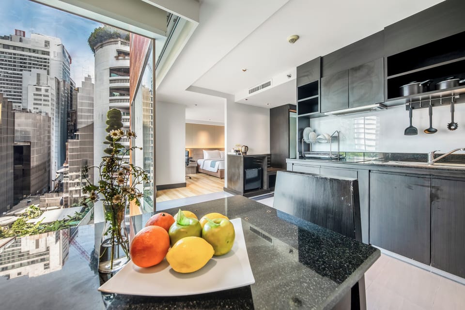 Residence King Suite | Minibar, in-room safe, desk, soundproofing