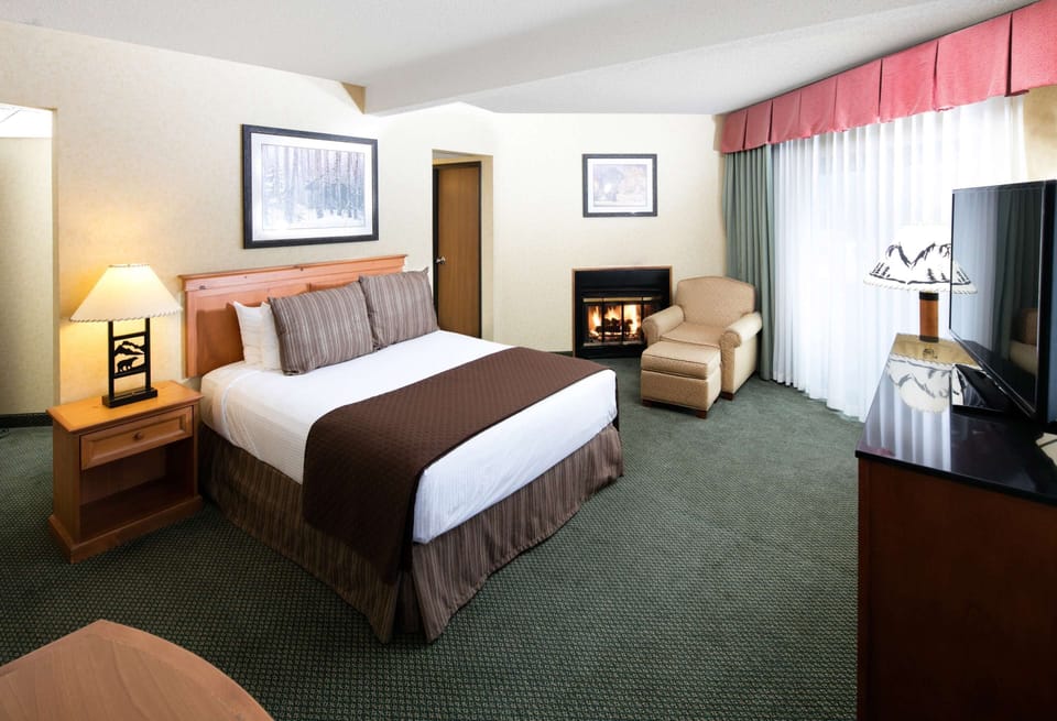 Premium bedding, pillowtop beds, desk, blackout drapes