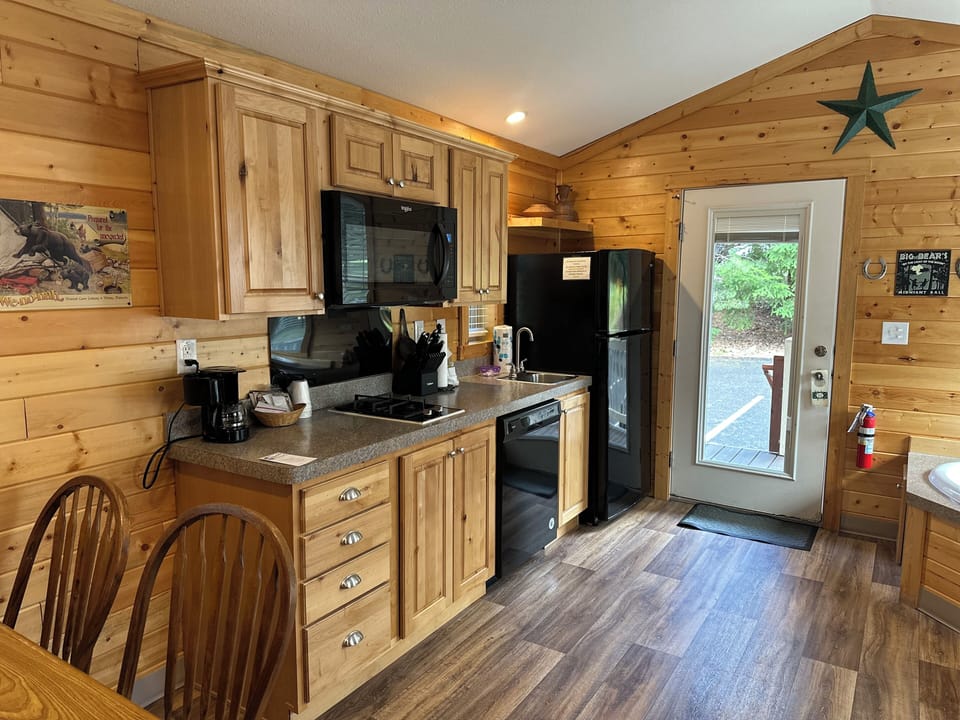 Family Cabin, Non Smoking, Jetted Tub | Private kitchen | Fridge, microwave, coffee/tea maker