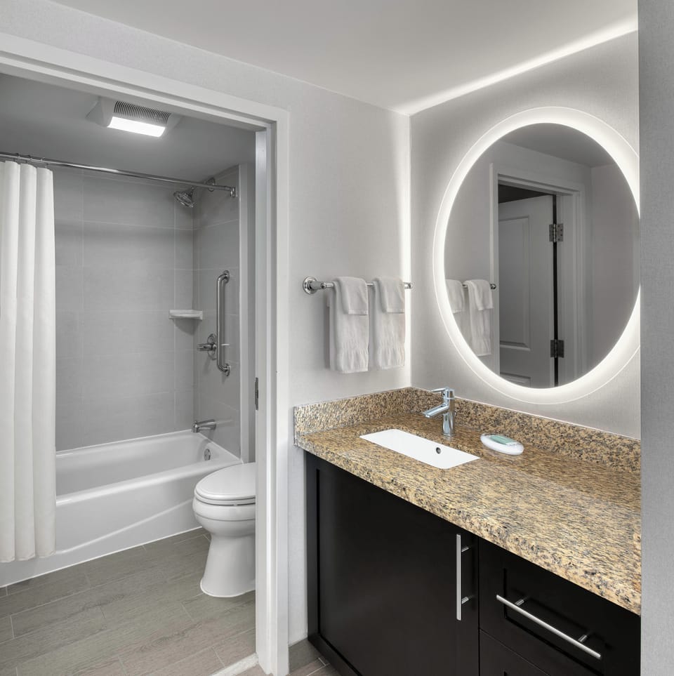 Studio, 2 Queen Beds | Bathroom | Combined shower/tub, free toiletries, hair dryer, towels