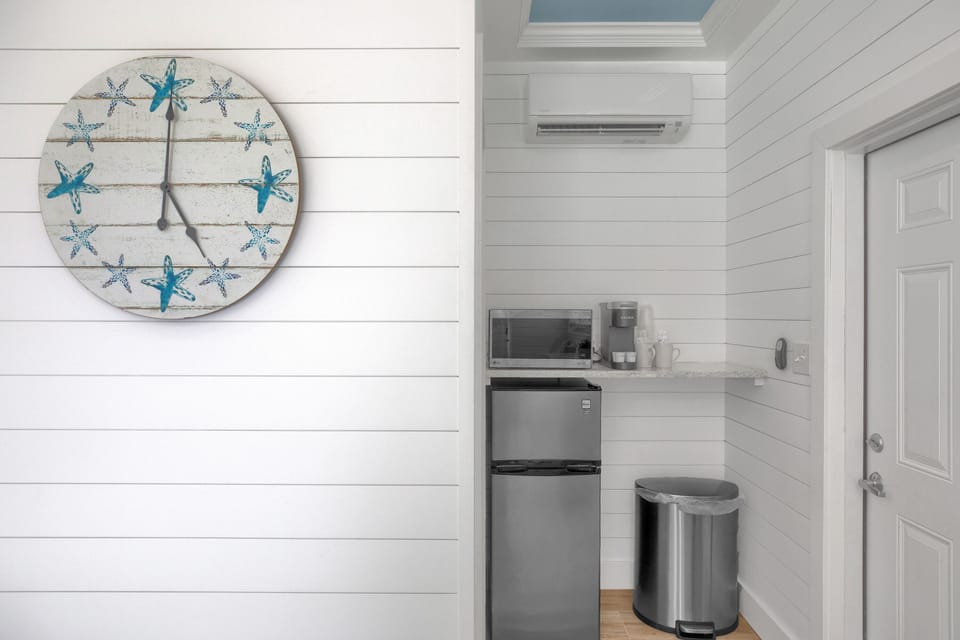 Signature Bungalow, 2 Queen Beds, Ocean View (Room 14) | Individually decorated, individually furnished, iron/ironing board