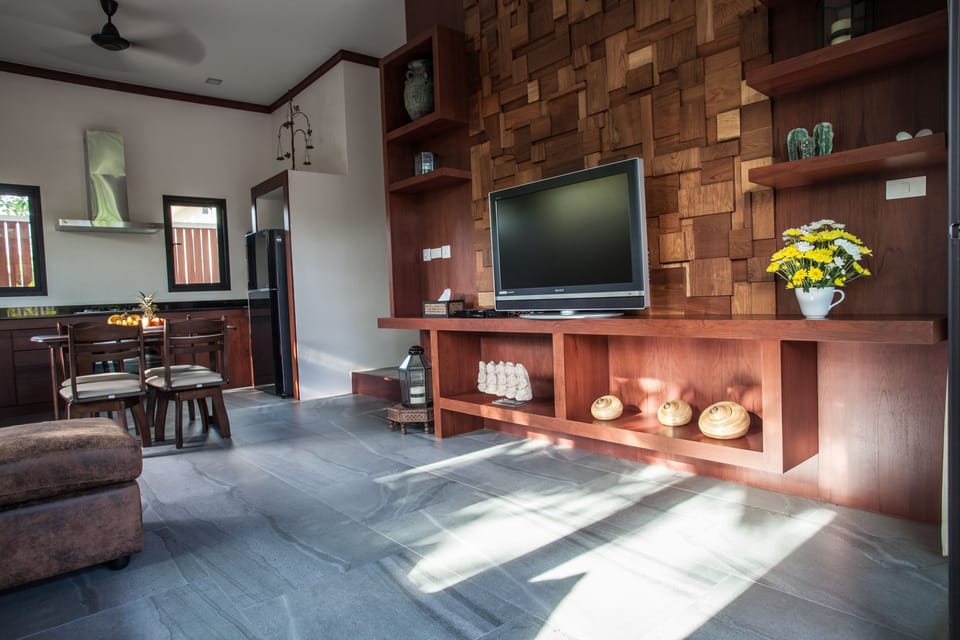 Executive Bungalow | Living area | 50-inch Smart TV with satellite channels, TV