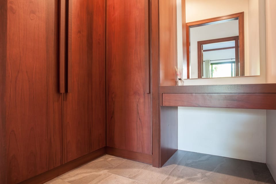 Executive Bungalow | Bathroom | Shower, hair dryer, towels, soap