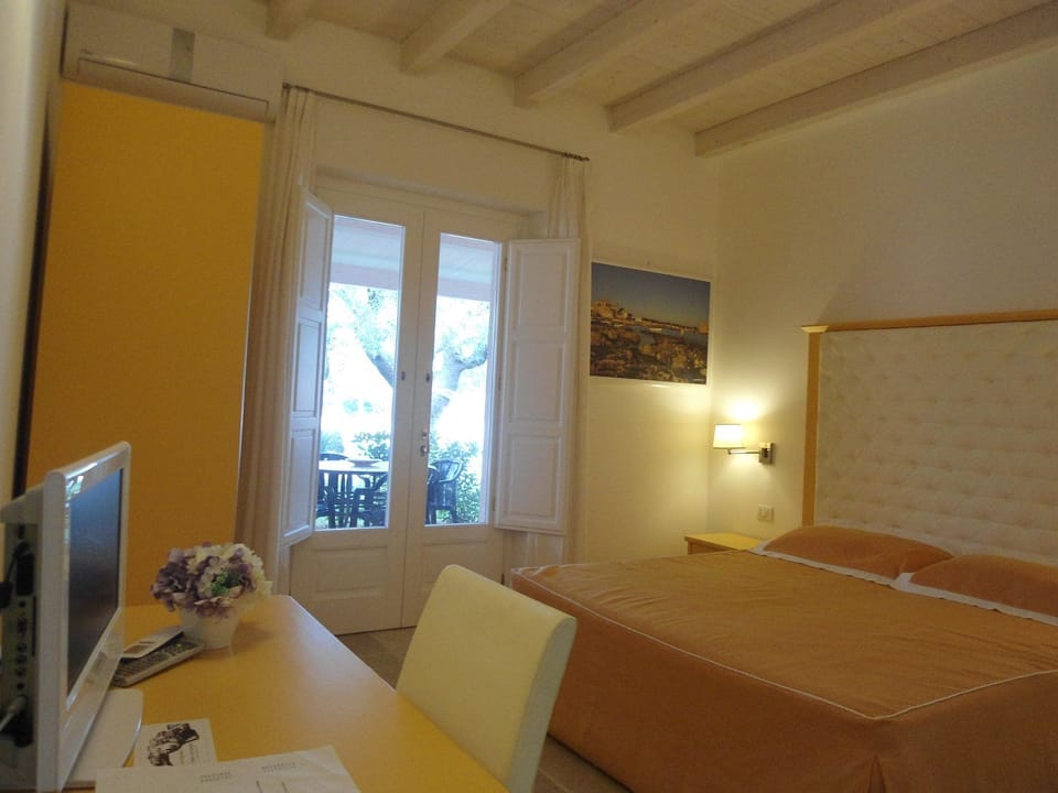Junior Suite | Minibar, in-room safe, desk, cribs (surcharge)