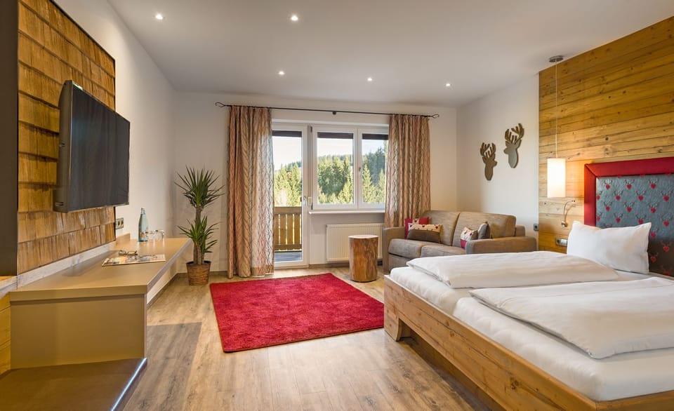 Superior Double Room, Balcony | Desk, blackout drapes, free WiFi, bed sheets