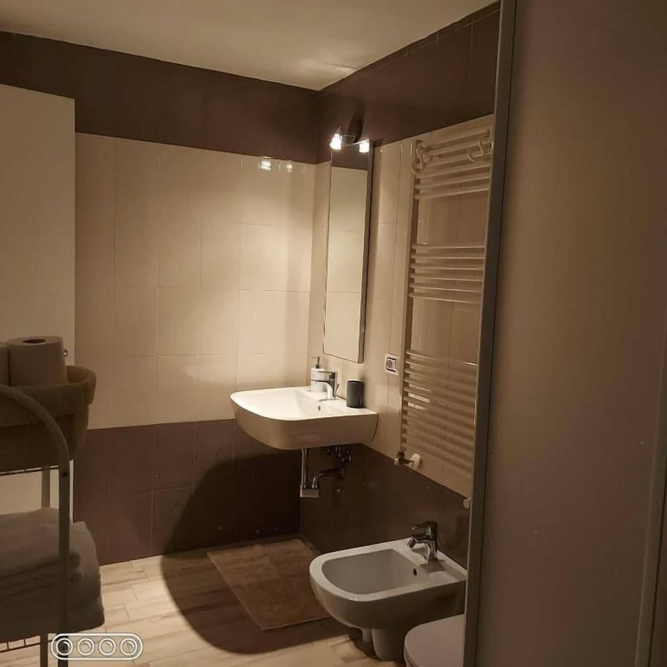 Studio, Patio | Bathroom | Shower, free toiletries, hair dryer, bidet