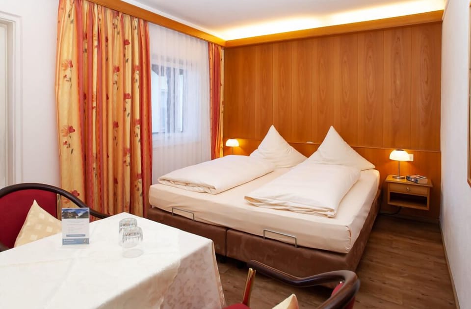 Double Room, Balcony, Mountain View | Individually decorated, individually furnished, desk, soundproofing