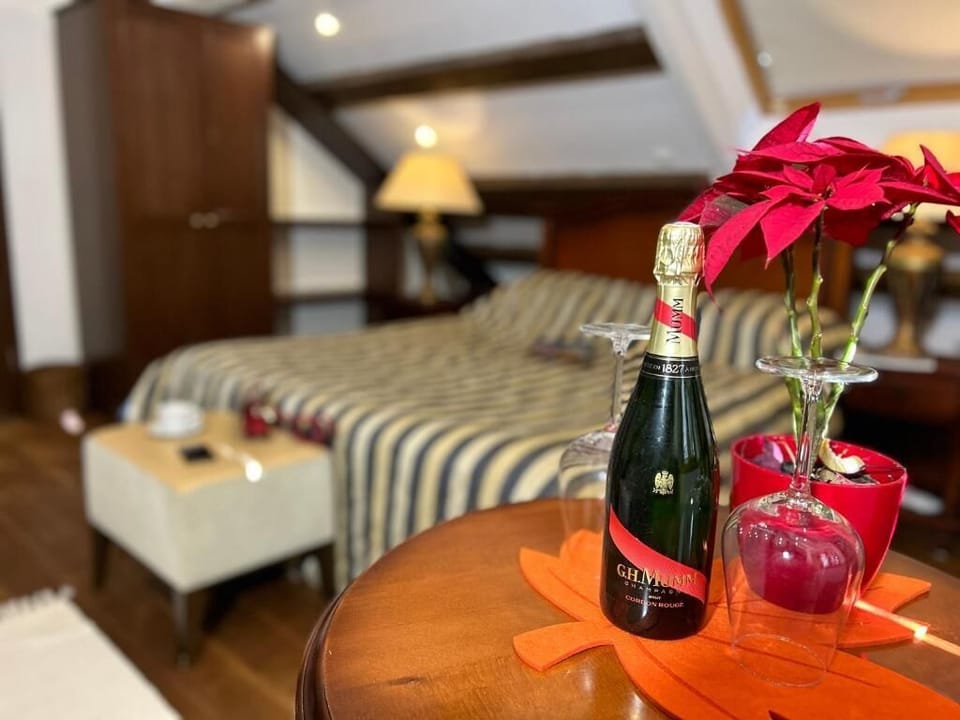 Executive Studio Suite | Premium bedding, down comforters, memory foam beds, free minibar