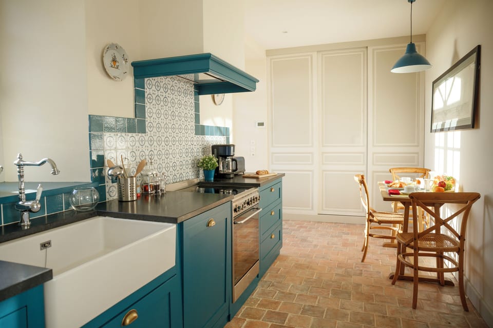 Premium House, 4 bedrooms, garden view (Manoir) | Private kitchen | Full-size fridge, microwave, oven, stovetop