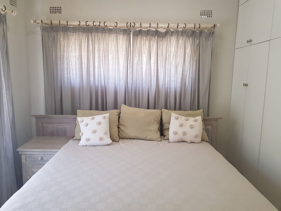 Basic House | 2 bedrooms, desk, laptop workspace, bed sheets