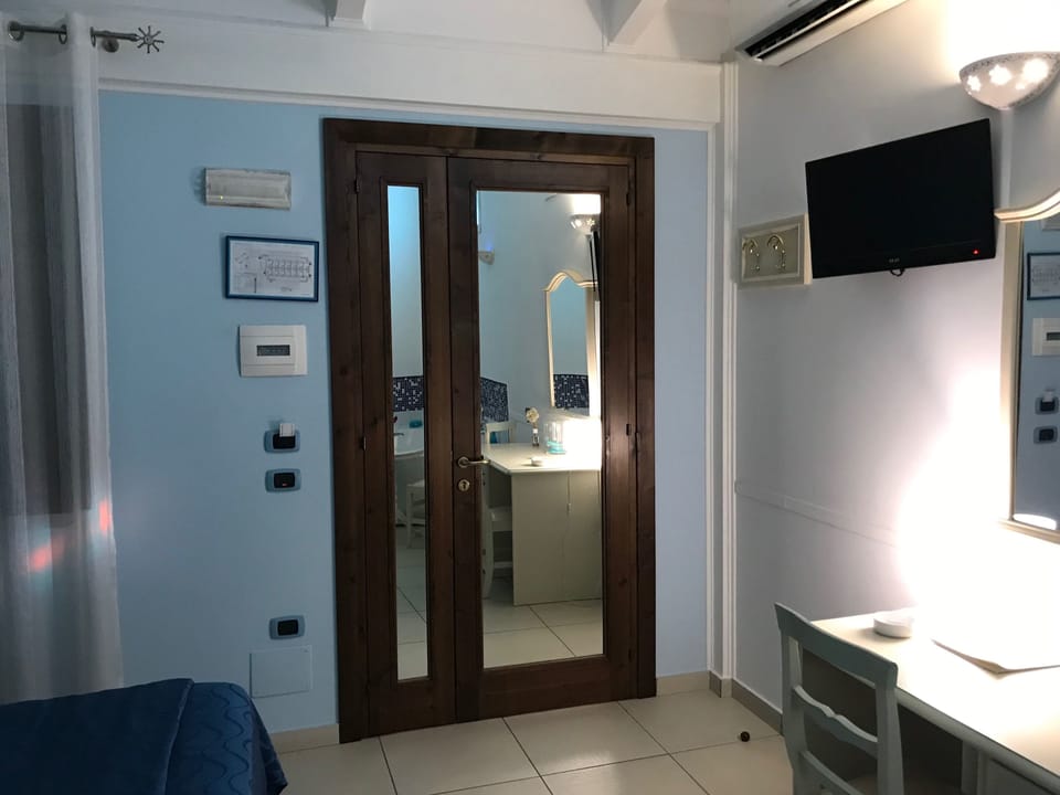 Suite | Minibar, in-room safe, soundproofing, WiFi (free)