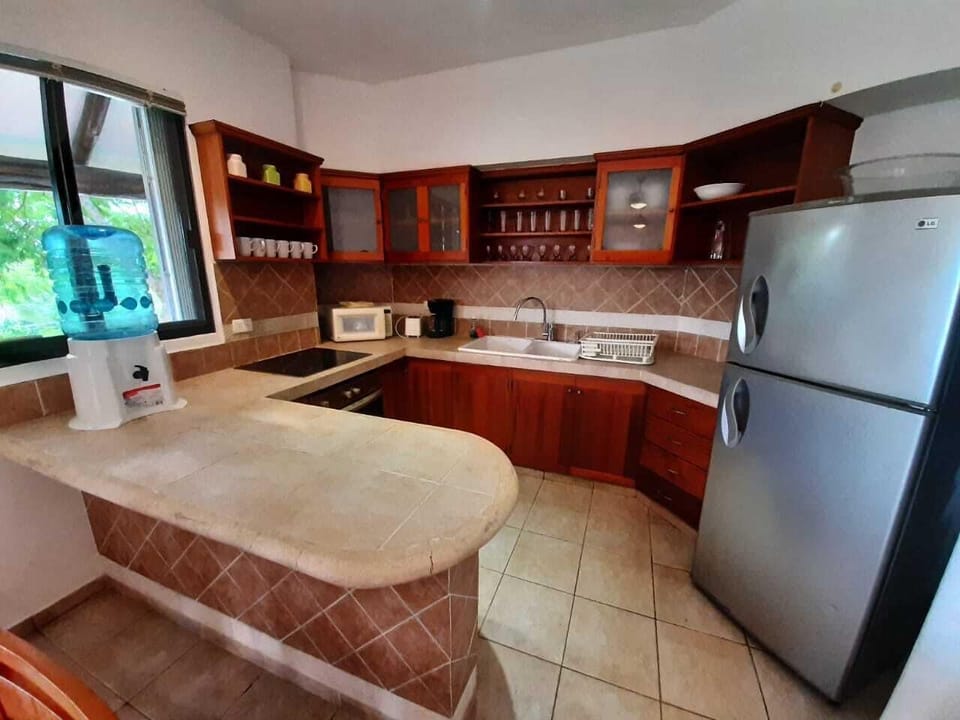 Economy Apartment | Private kitchen | Full-size fridge, microwave, oven, stovetop