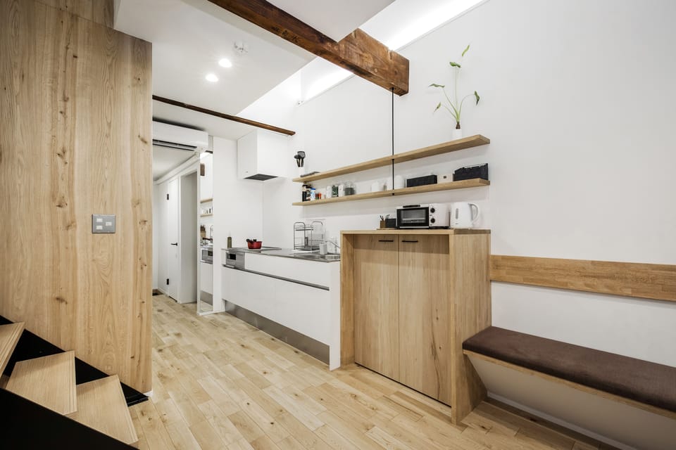 Japan Sessions KANZAKI 01 | Living area | 55-inch flat-screen TV with digital channels