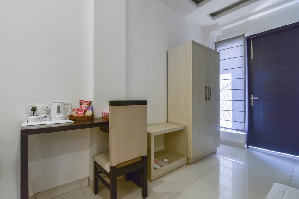 Deluxe Room | Premium bedding, minibar, desk, laptop workspace