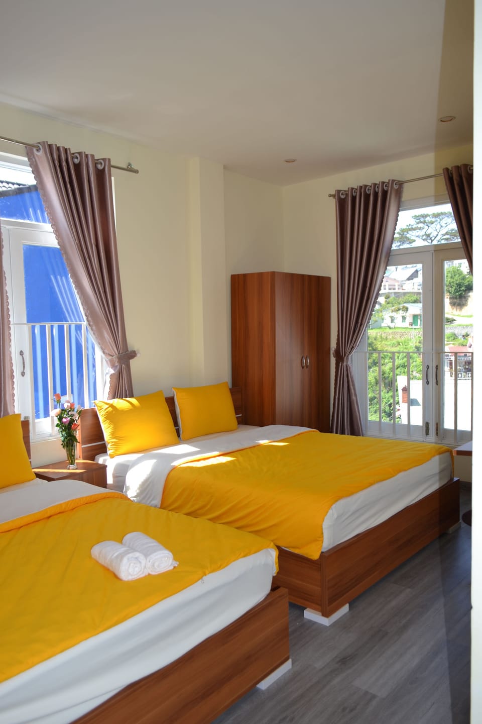 Family Room, Hill View | Premium bedding, Select Comfort beds, desk, iron/ironing board