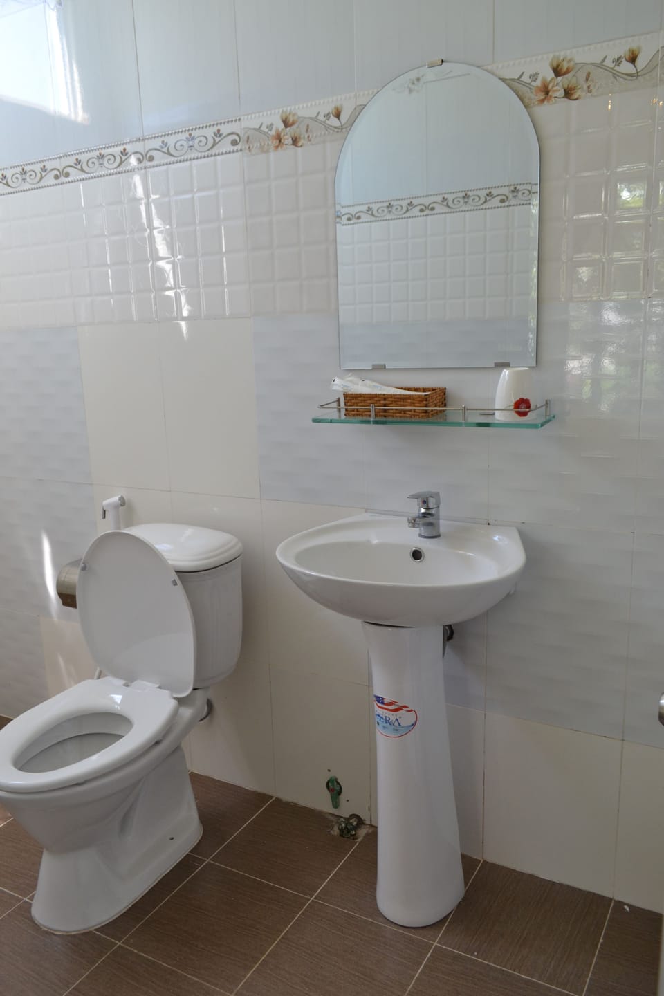 Bed in 8-Bed Mixed Dormitory | Bathroom | Shower, hydromassage showerhead, hair dryer, slippers