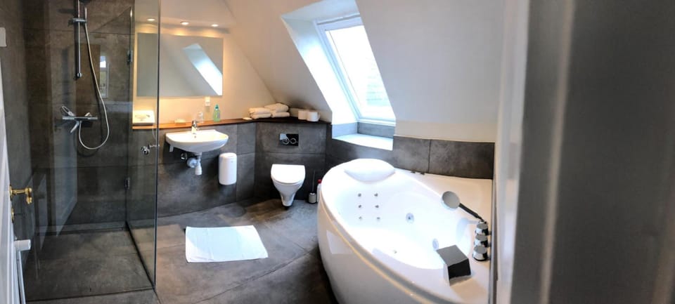 Shower, rainfall showerhead, towels