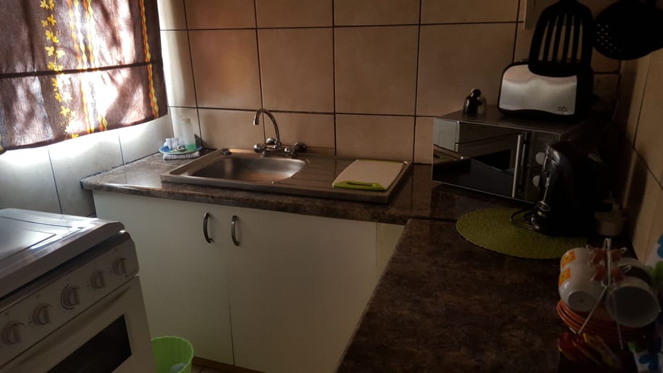 Studio (Corporate Apartment ) | Private kitchenette | Electric kettle, cookware/dishes/utensils