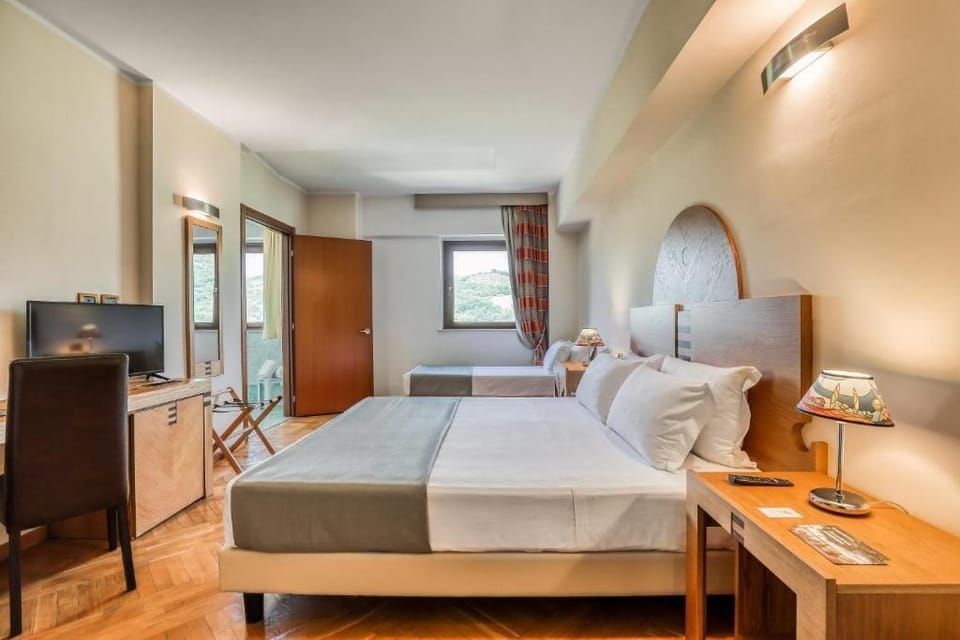 Superior Triple Room, Jetted Tub | Frette Italian sheets, premium bedding, down comforters, pillowtop beds