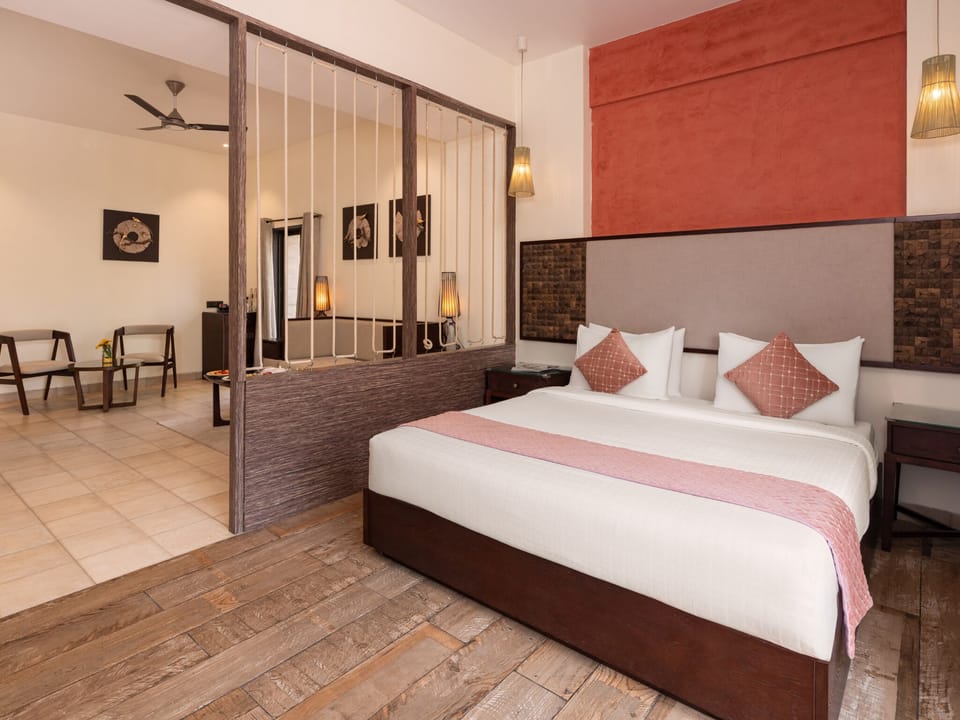 Summer Suite | Premium bedding, minibar, in-room safe, desk