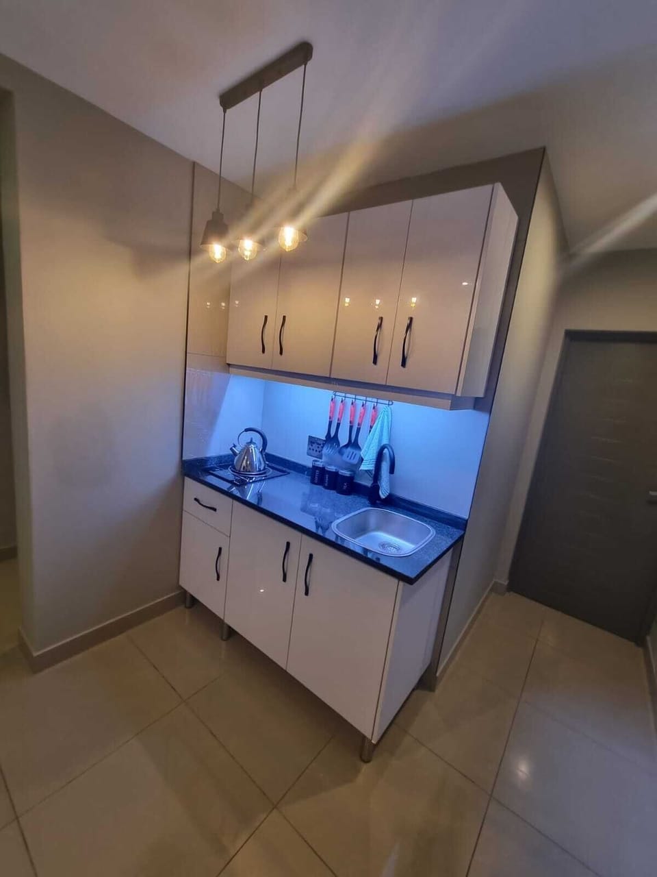 Presidential Suite WB3 (Private Hot Tub) | Private kitchen | Shared fridge, microwave, coffee/tea maker, electric kettle