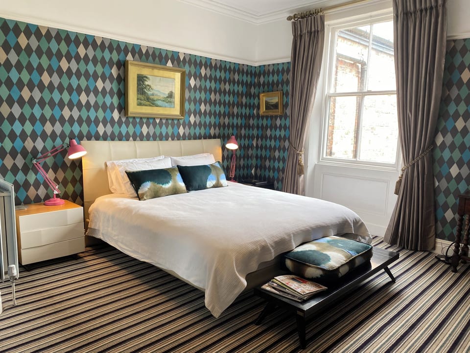 Deluxe Double Room | Desk, blackout drapes, iron/ironing board, rollaway beds