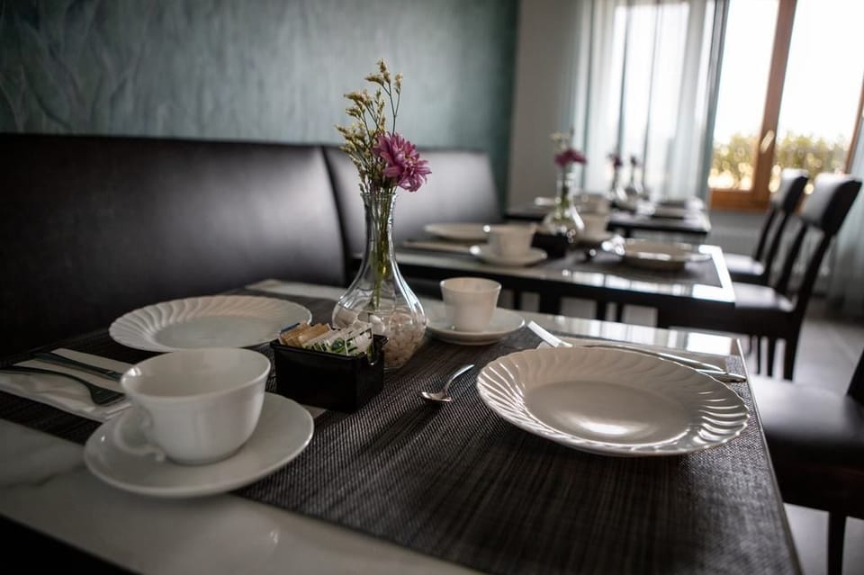 Daily cooked-to-order breakfast for a fee