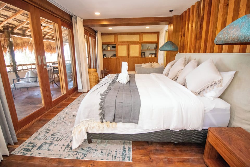 Presidential Suite, Hot Tub, Oceanfront | Egyptian cotton sheets, premium bedding, minibar, in-room safe