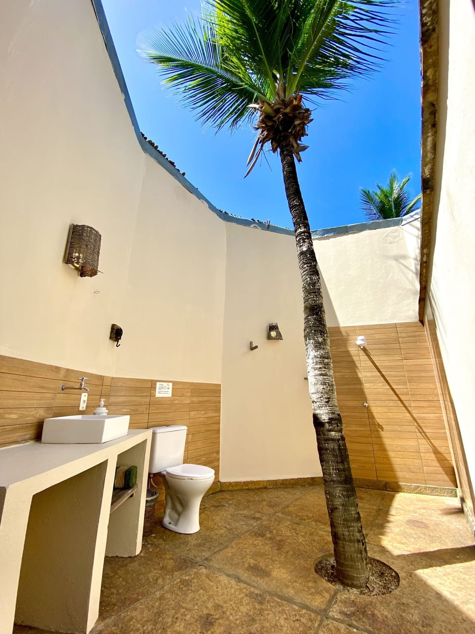 Family Room | Bathroom | Towels, soap, shampoo, toilet paper