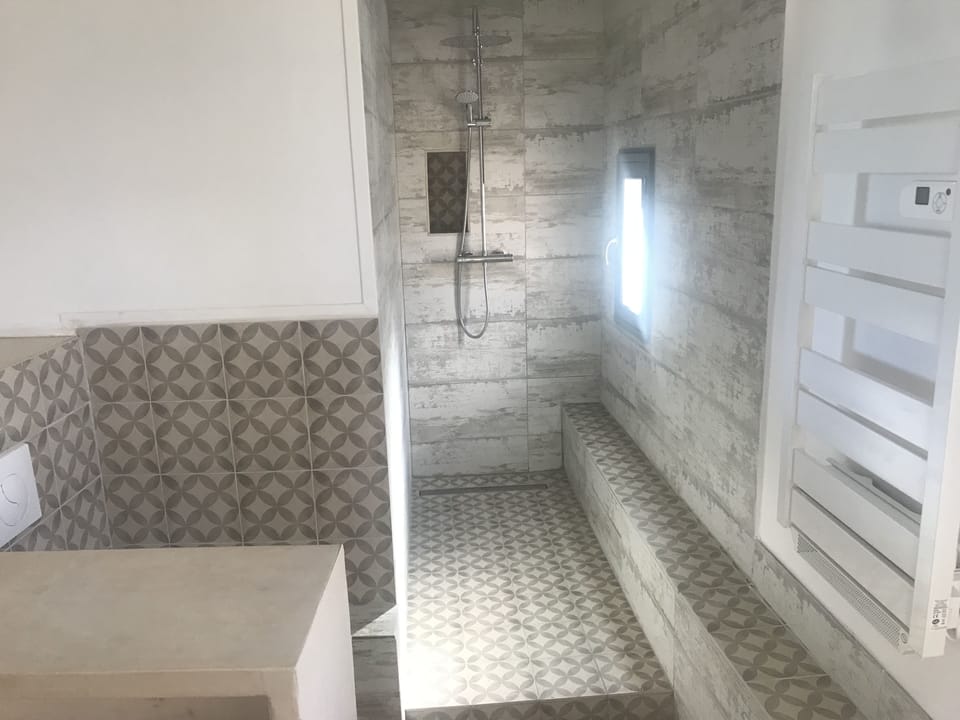 Panoramic Double Room, Hill View | Bathroom shower