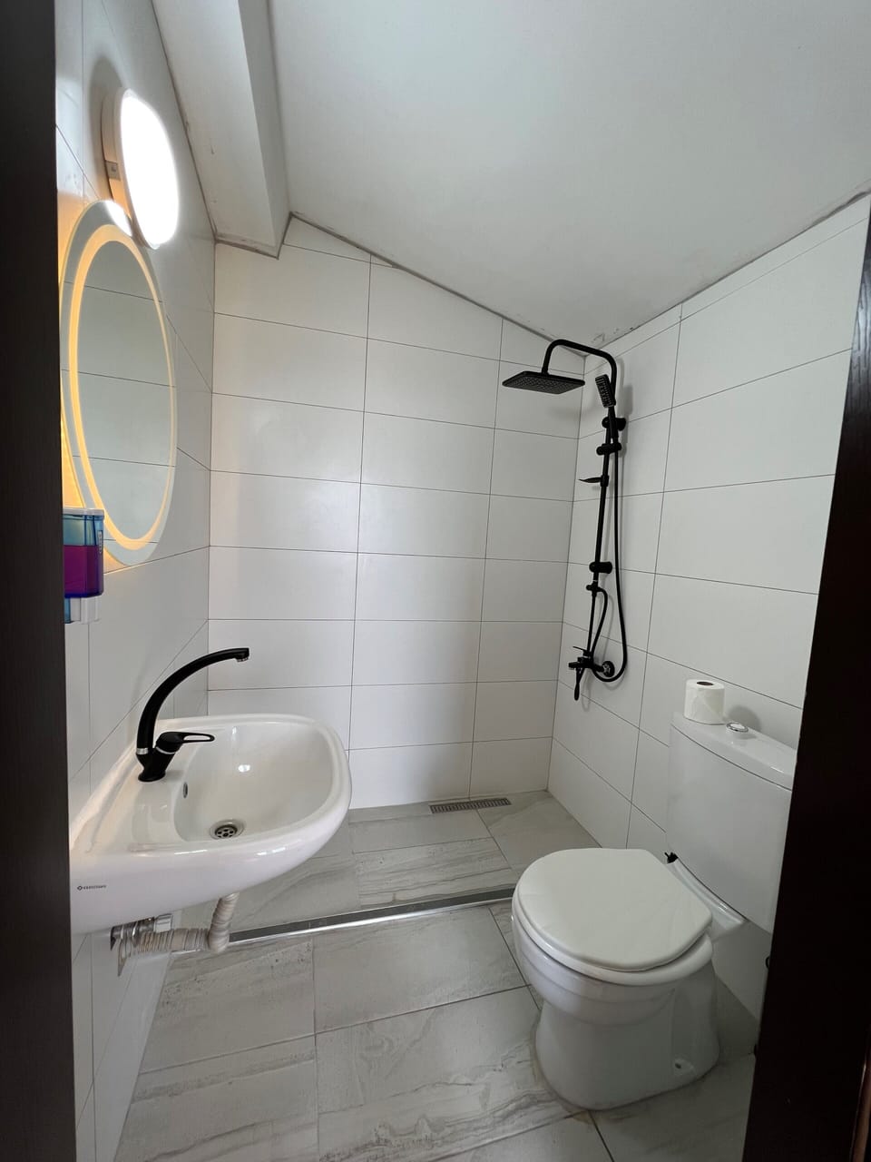 Deluxe Double Room, Sea View | Bathroom | Shower, rainfall showerhead, free toiletries, hair dryer
