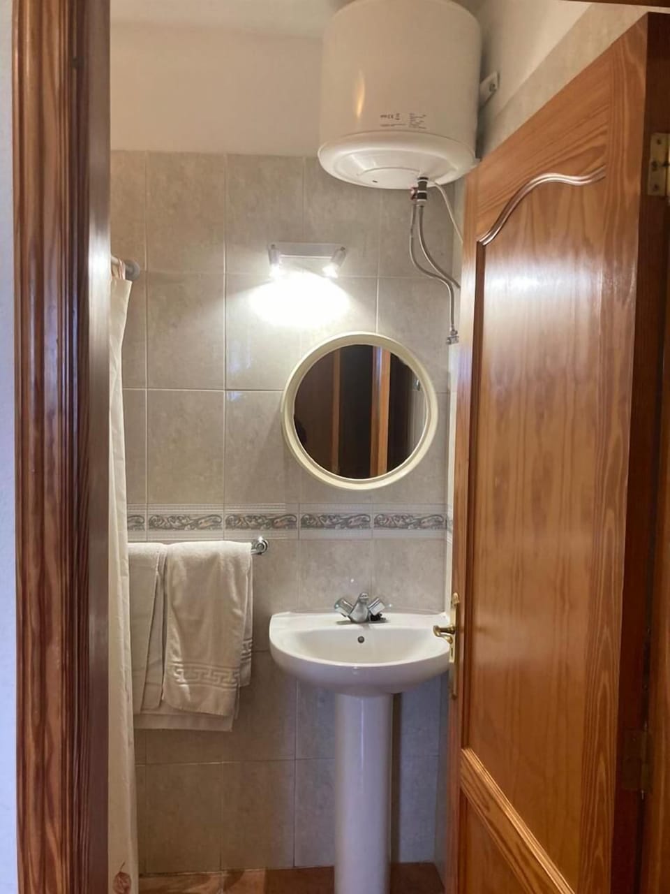 Double Room | Bathroom | Shower, towels