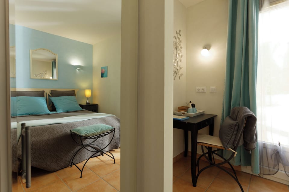 Double Room (Hiver) | Individually decorated, individually furnished, desk, iron/ironing board